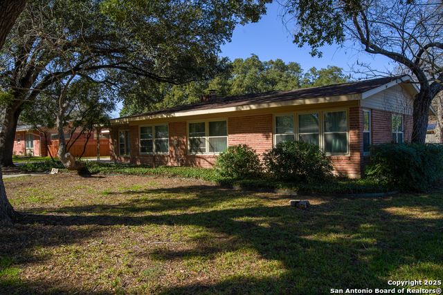 Image 2 of 34 For 215 Five Oaks