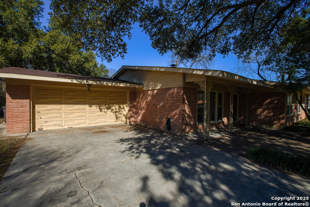 Image 6 of 34 For 215 Five Oaks