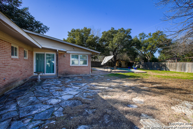 Image 7 of 34 For 215 Five Oaks