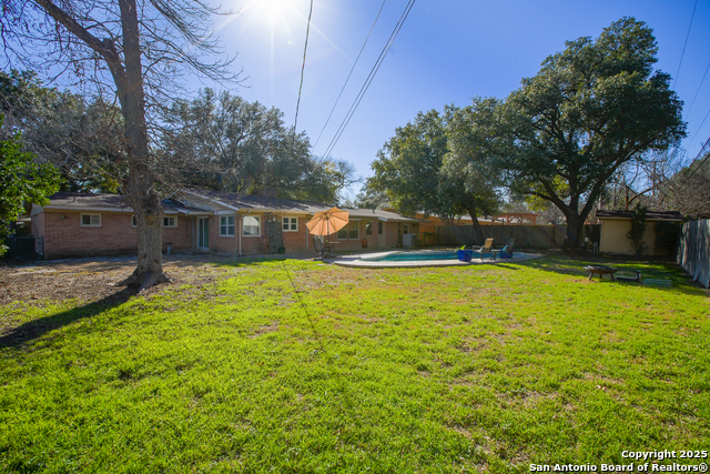 Image 9 of 34 For 215 Five Oaks