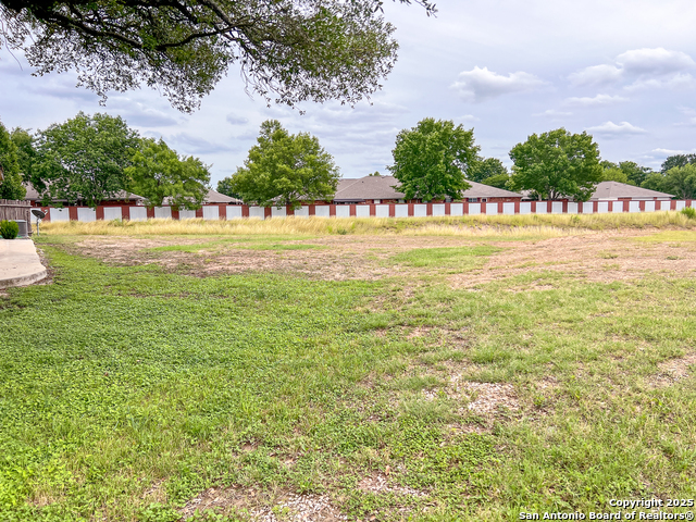 Image 2 of 8 For 1614 Gruene Vineyard
