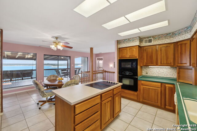 Listing photo id 9 for 1245 Larson