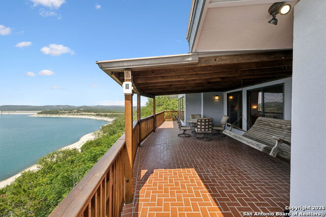 Listing photo id 11 for 1245 Larson