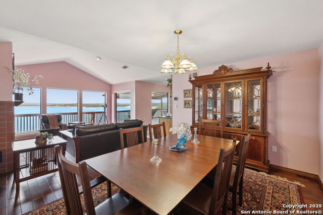 Listing photo id 13 for 1245 Larson
