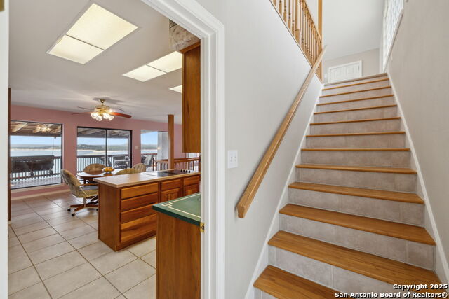 Listing photo id 16 for 1245 Larson