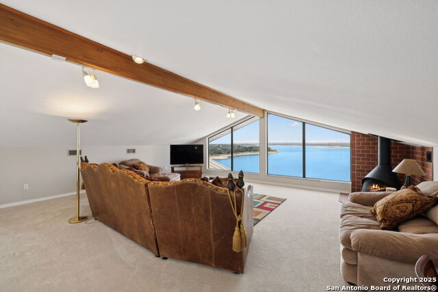 Listing photo id 17 for 1245 Larson