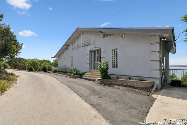 Listing photo id 5 for 1245 Larson