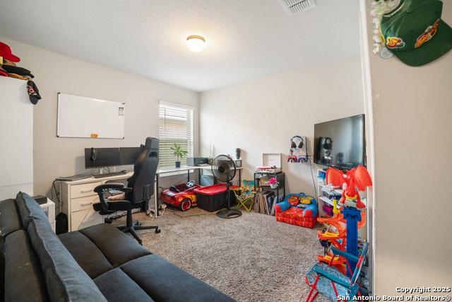 Listing photo id 16 for 6907 Emerald Vly