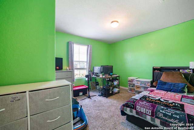 Listing photo id 17 for 6907 Emerald Vly