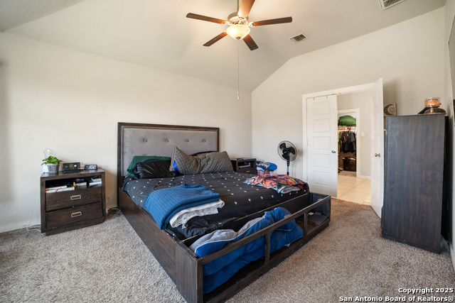 Listing photo id 18 for 6907 Emerald Vly