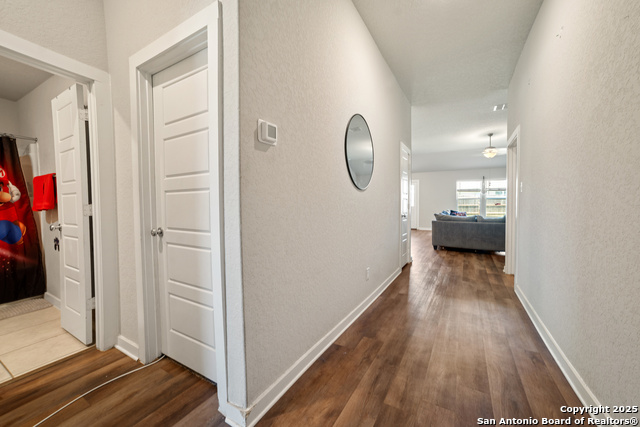 Listing photo id 2 for 6907 Emerald Vly
