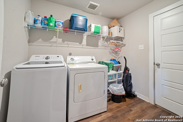Listing photo id 4 for 6907 Emerald Vly