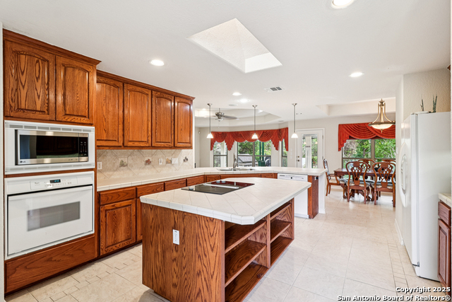 Listing photo id 13 for 718 Park Shores