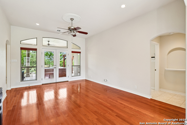 Listing photo id 16 for 718 Park Shores