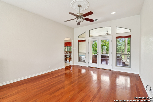 Listing photo id 17 for 718 Park Shores