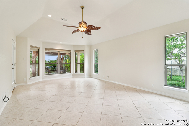 Listing photo id 19 for 718 Park Shores