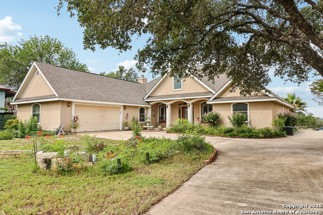 Listing photo id 1 for 718 Park Shores