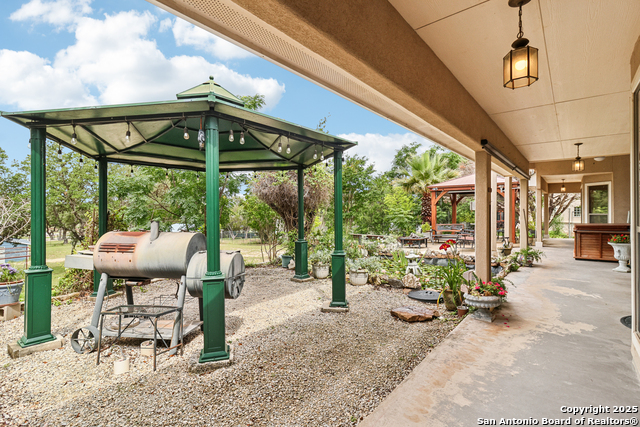 Listing photo id 44 for 718 Park Shores