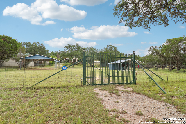 Listing photo id 53 for 718 Park Shores