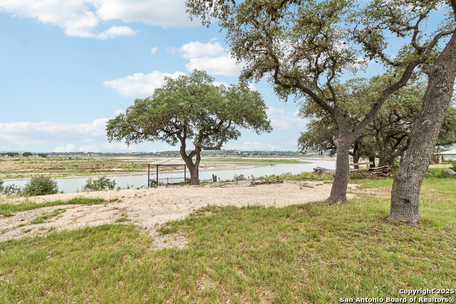 Listing photo id 55 for 718 Park Shores