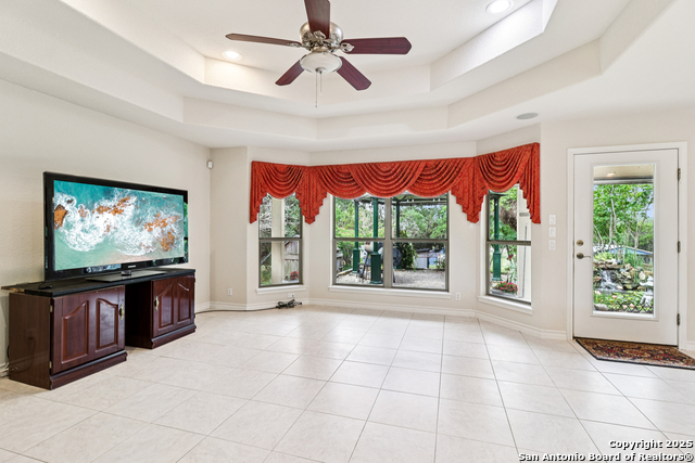 Listing photo id 7 for 718 Park Shores