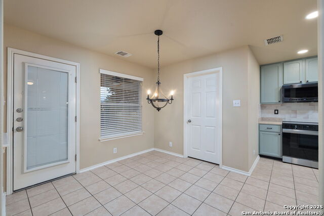 Listing photo id 2 for 2387 Ridge Rock