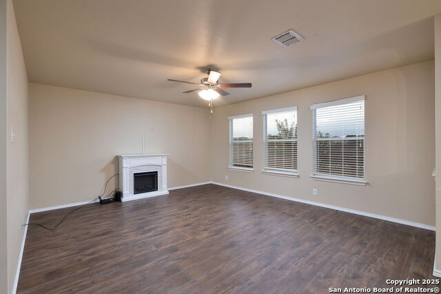 Listing photo id 3 for 2387 Ridge Rock
