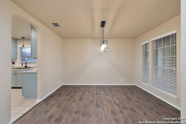 Listing photo id 7 for 2387 Ridge Rock