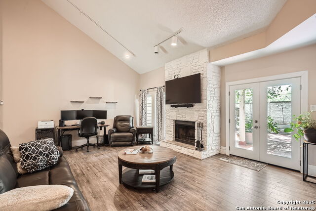 Image 4 of 18 For 8517 Echo Creek
