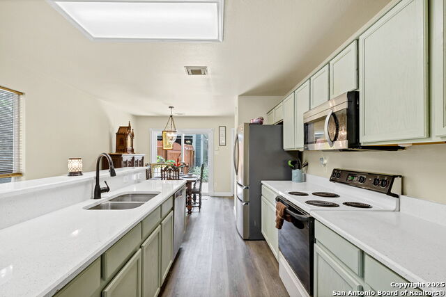Image 10 of 33 For 8735 Melrose