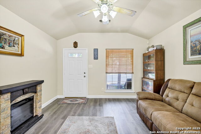 Image 8 of 33 For 8735 Melrose