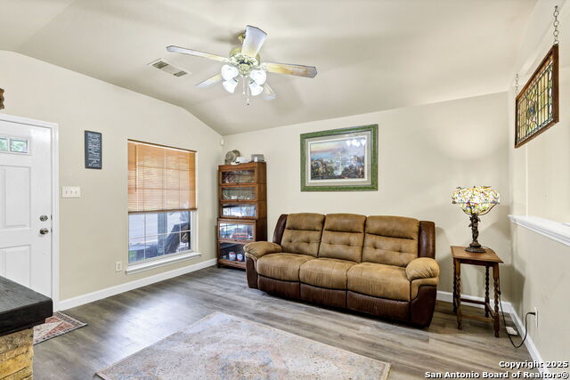 Image 9 of 33 For 8735 Melrose