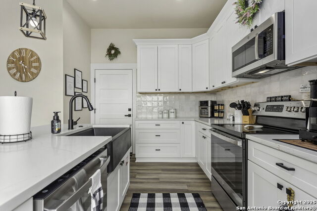 Listing photo id 12 for 1121 Gruene B