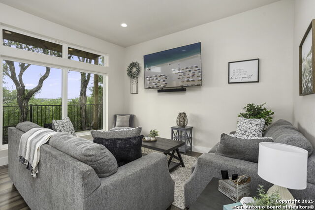 Listing photo id 14 for 1121 Gruene B