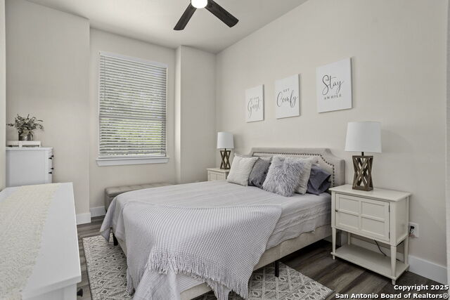 Listing photo id 21 for 1121 Gruene B