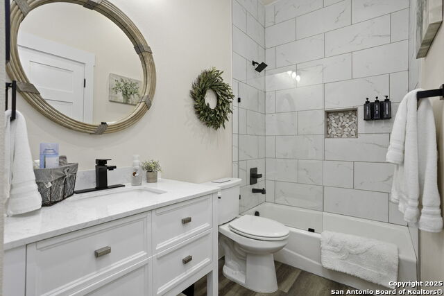 Listing photo id 24 for 1121 Gruene B