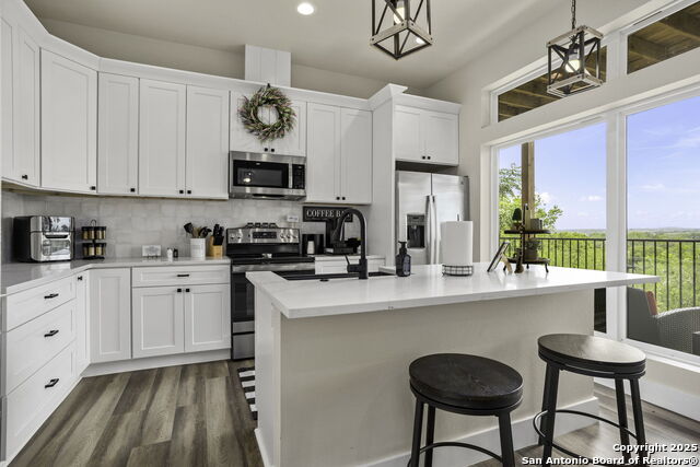 Listing photo id 3 for 1121 Gruene B