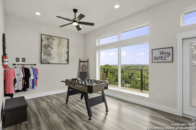 Listing photo id 4 for 1121 Gruene B