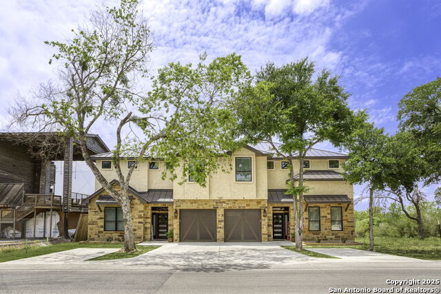 Listing photo id 5 for 1121 Gruene B