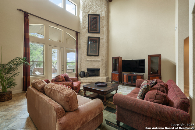 Listing photo id 9 for 25003 Estancia Cir