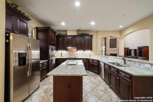Listing photo id 14 for 25003 Estancia Cir