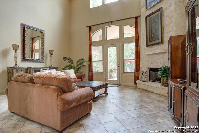 Listing photo id 5 for 25003 Estancia Cir