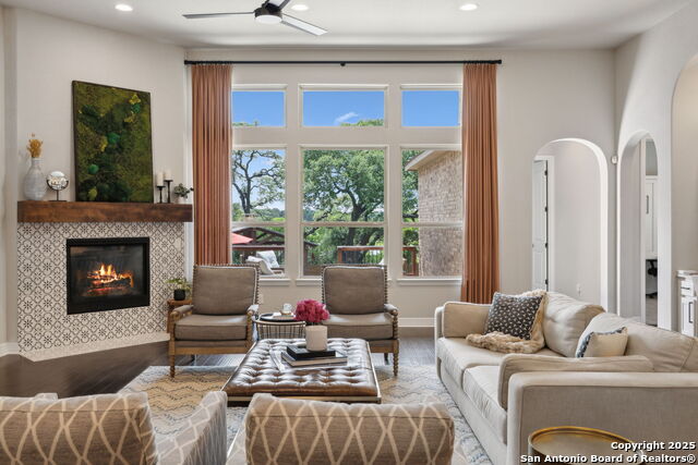 Listing photo id 10 for 28807 Balcones Crk