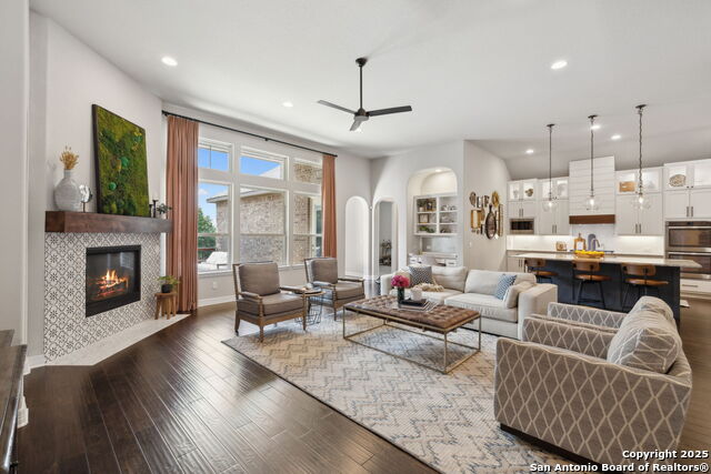Listing photo id 11 for 28807 Balcones Crk