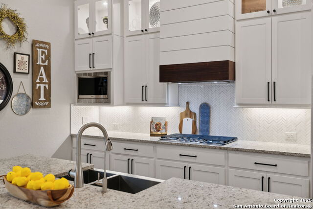 Listing photo id 17 for 28807 Balcones Crk