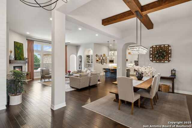 Listing photo id 6 for 28807 Balcones Crk