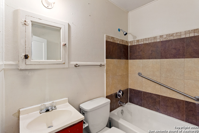 Listing photo id 9 for 1001 Mason  