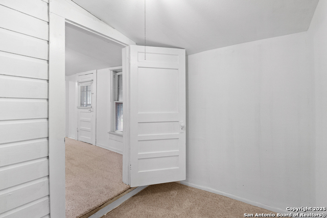 Listing photo id 13 for 1001 Mason  