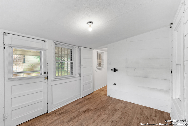 Listing photo id 16 for 1001 Mason  