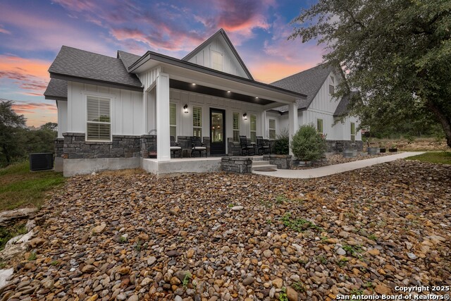 Listing photo id 3 for 105 Clear Water Canyon